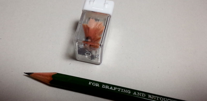 「ペンケースに収納」出来て「削りカスを貯めておけるカバー付き」の小さな鉛筆削り